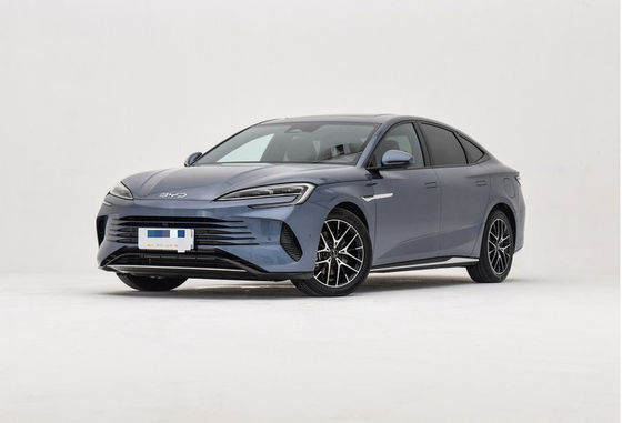 BYD Plug In Hybrid 5 zitplaatsen Sedan Voertuig Auto Zwart Wit