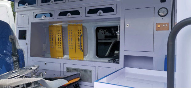 Medische Ford Transit Ambulance 8 / 9 zitplaats Diesel 4x2 6