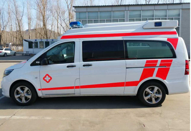 Medische Mercedes Benz ambulance benzine 7 zitplaatsen 4×2 wit 0