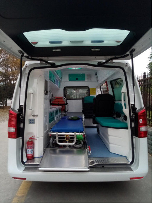 Medische Mercedes Benz ambulance benzine 7 zitplaatsen 4×2 wit 9
