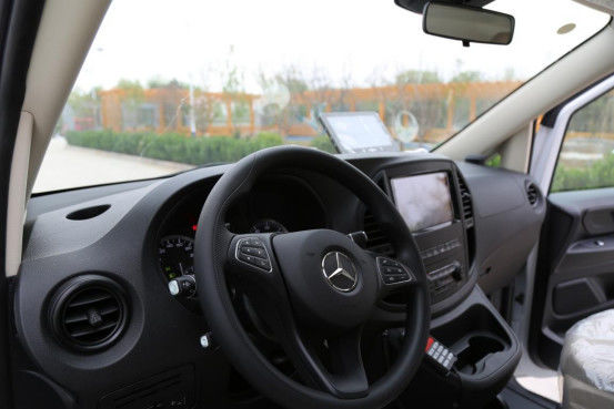 Medische Mercedes Benz ambulance benzine 7 zitplaatsen 4×2 wit 5