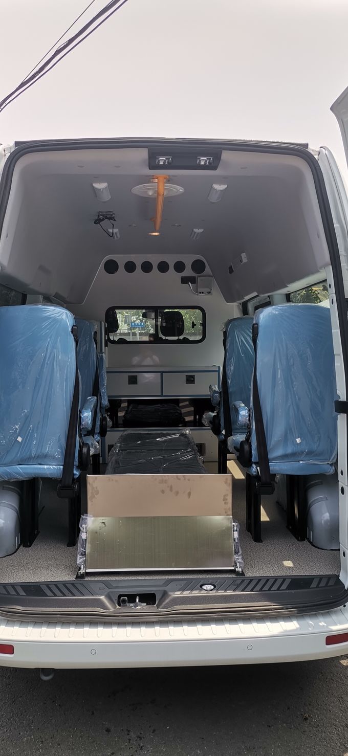 Ford Transit medische spoed ambulance 162HP 5 snelheid 8