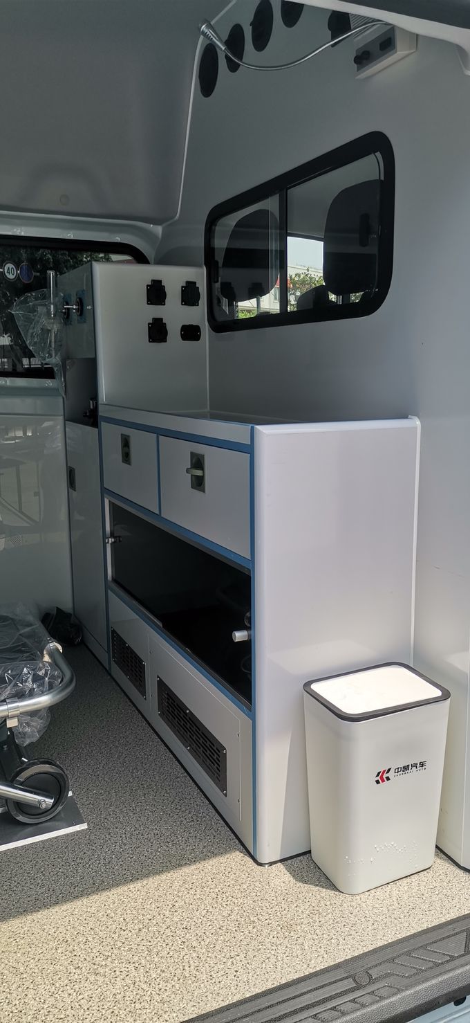 Ford Transit medische spoed ambulance 162HP 5 snelheid 6