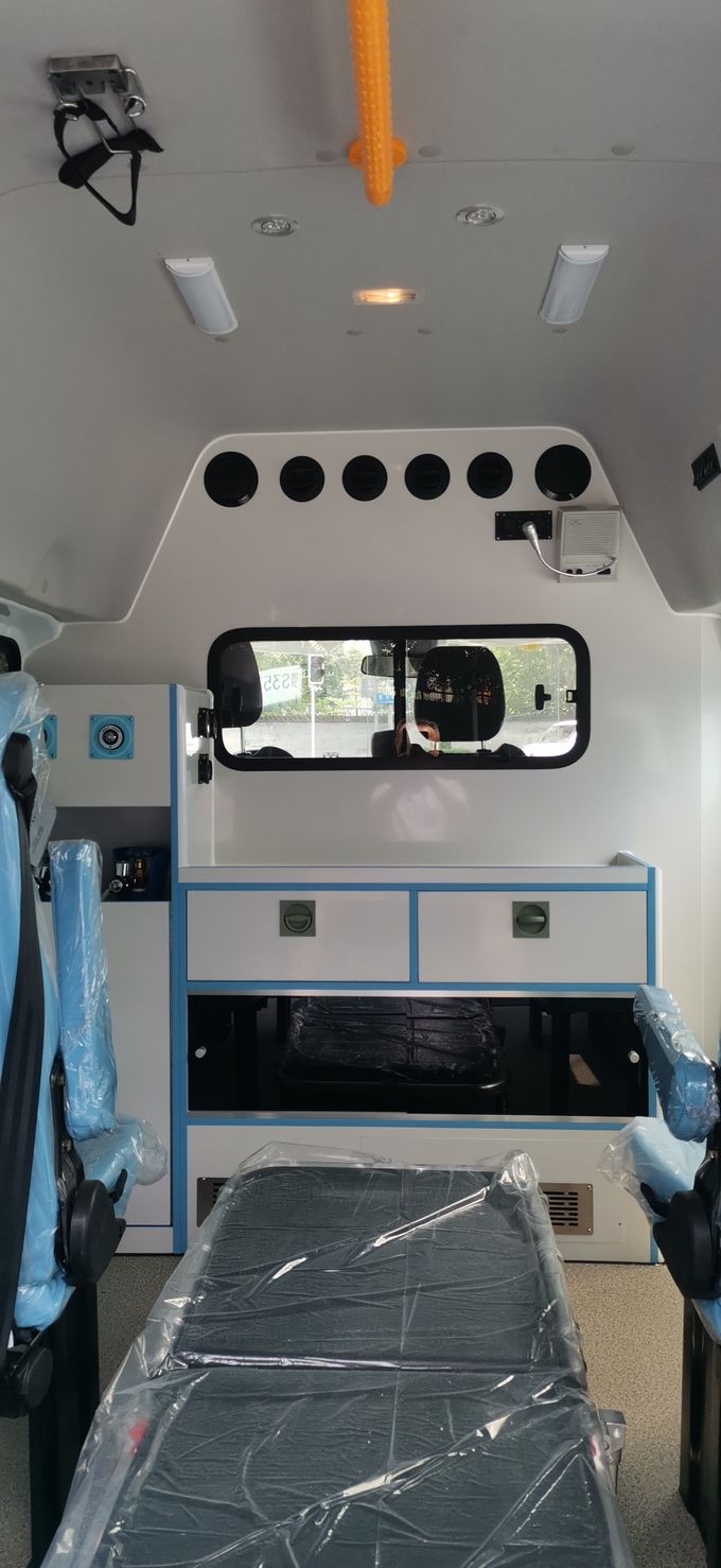 Ford Transit medische spoed ambulance 162HP 5 snelheid 5