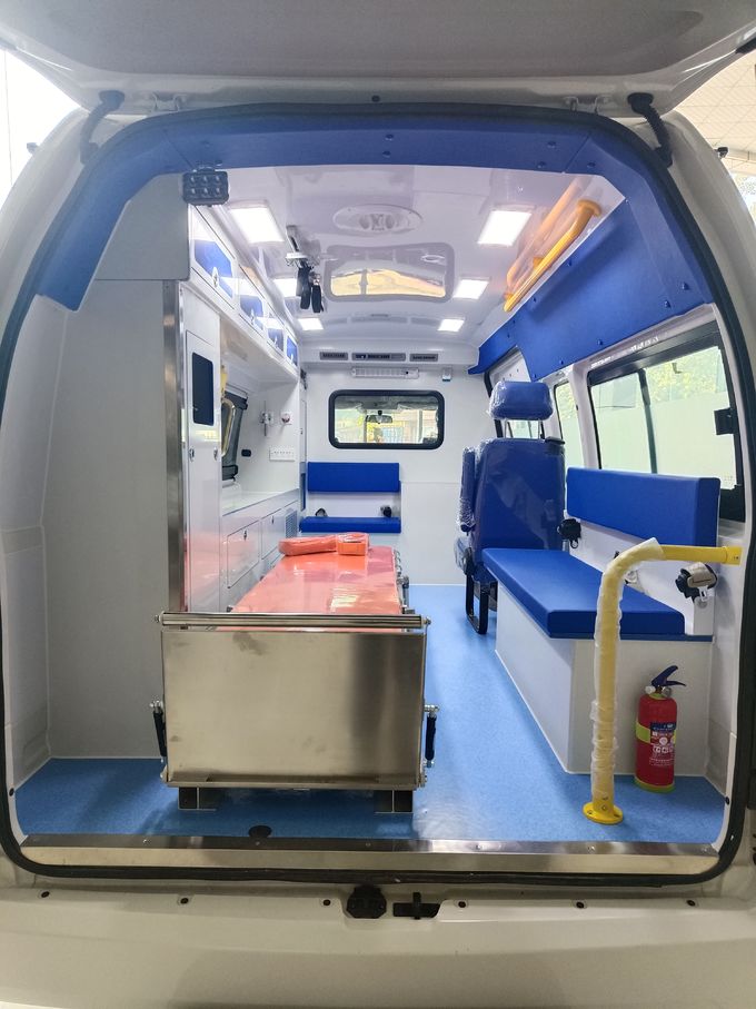 Futian spoedeisende medische hulp ambulance 7 zitplaatsen achterdrijving 4x2 6