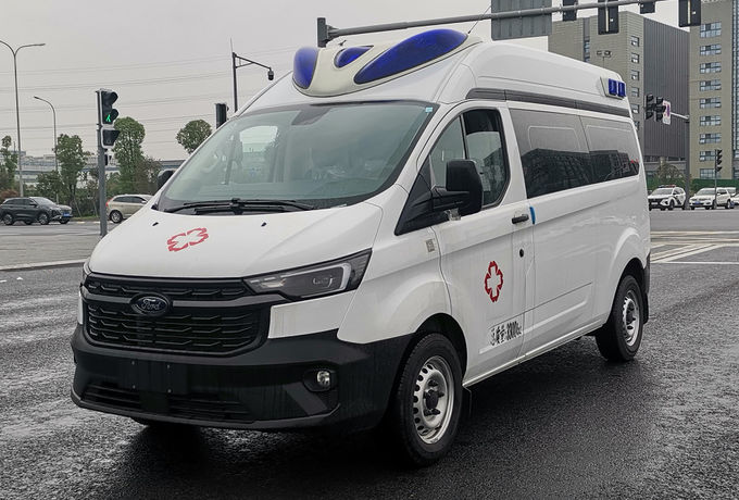Ford Transit medische ambulance benzine 8 zitplaatsen Ford Transit box ambulance 3