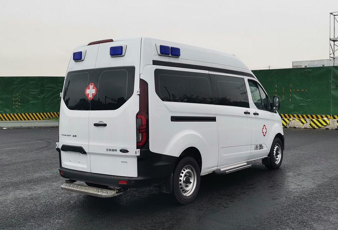 Ford Transit medische ambulance benzine 8 zitplaatsen Ford Transit box ambulance 2