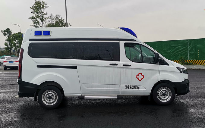 Ford Transit medische ambulance benzine 8 zitplaatsen Ford Transit box ambulance 0