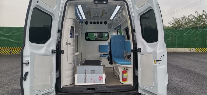 Ford Transit medische ambulance benzine 8 zitplaatsen Ford Transit box ambulance 9