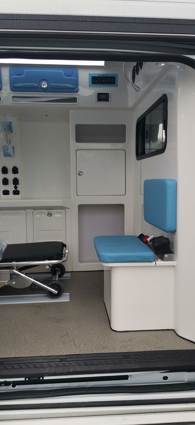 Ford Transit medische ambulance benzine 8 zitplaatsen Ford Transit box ambulance 4