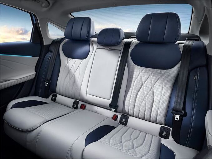 Benzin Chery Arrizo 8 Voertuig Auto Tweewiel aandrijving Geavanceerde Sedan 8