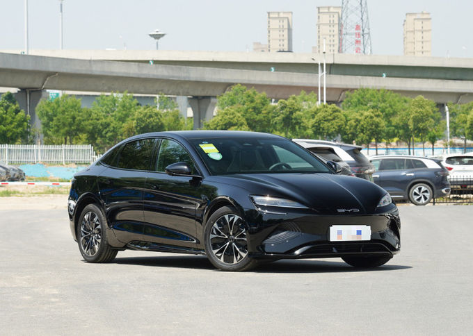BYD Plug In Hybrid 5 zitplaatsen Sedan Voertuig Auto Zwart Wit 0