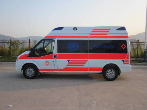 Ford Long Axle medische noodhulp ambulance 9 zitplaatsen voorste achterste aandrijving 4 × 2 3