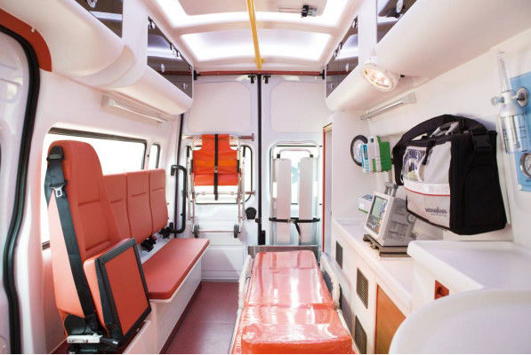 Ford Long Axle medische noodhulp ambulance 9 zitplaatsen voorste achterste aandrijving 4 × 2 6