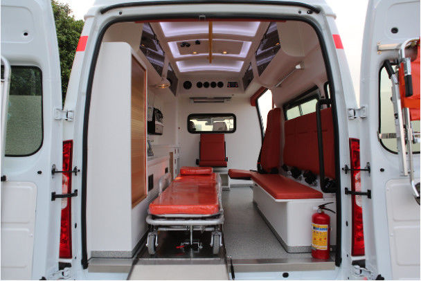 Ford Long Axle medische noodhulp ambulance 9 zitplaatsen voorste achterste aandrijving 4 × 2 5