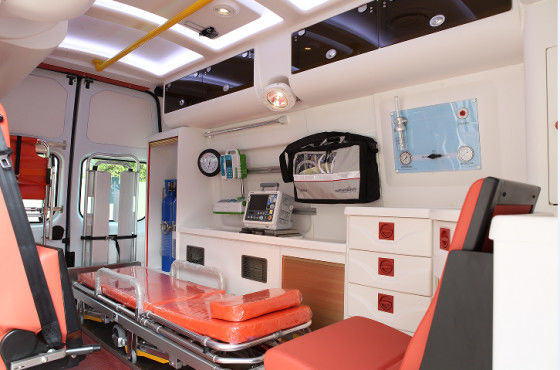 9 zitplaatsen Ford Transit Ambulance 6 zitplaatsen Medi Cal Ambulance Voorste Achterste 4×2 11