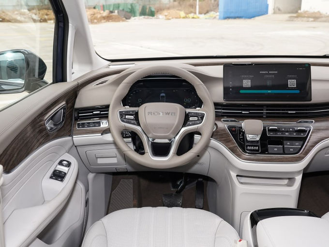Roewe Grote Minivan MPV Vans Benzine 7 zitplaatsen 4x2 Automatische Transmissie 4