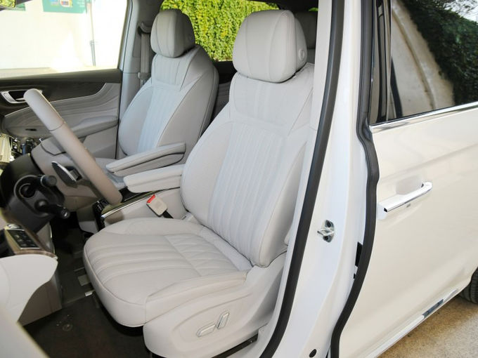 Roewe Grote Minivan MPV Vans Benzine 7 zitplaatsen 4x2 Automatische Transmissie 7