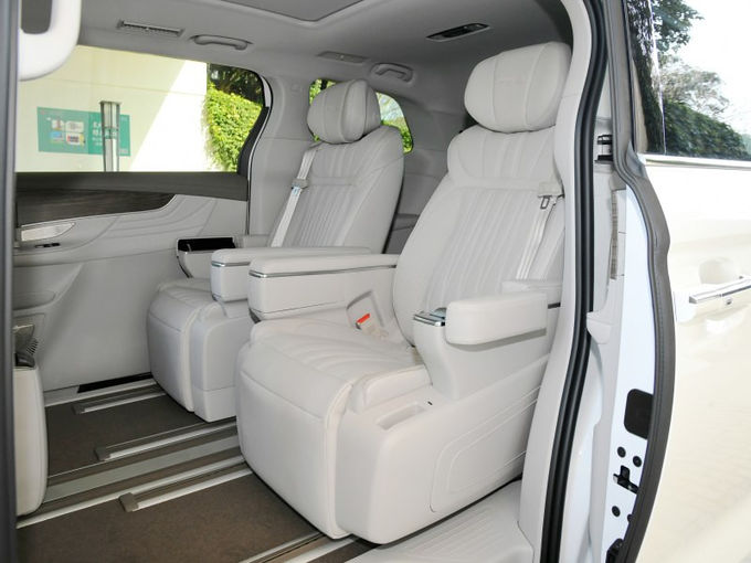 Roewe Grote Minivan MPV Vans Benzine 7 zitplaatsen 4x2 Automatische Transmissie 6