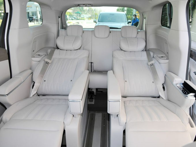 Roewe Grote Minivan MPV Vans Benzine 7 zitplaatsen 4x2 Automatische Transmissie 8