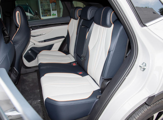 BYD Plug In Hybrid Urban Vehicle Automobile 5 zitplaatsen 4×2 Automatische Transmissie 8