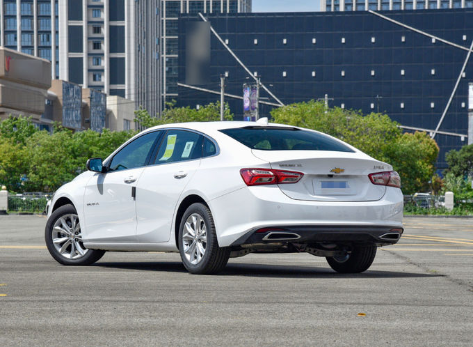 Benzin Chevrolet Malibu Sedan 5 zitplaatsen 2 wielen 4×2 3