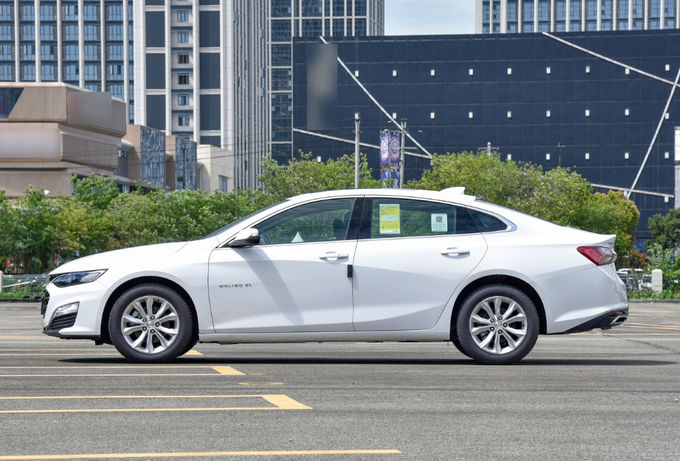 Benzin Chevrolet Malibu Sedan 5 zitplaatsen 2 wielen 4×2 2