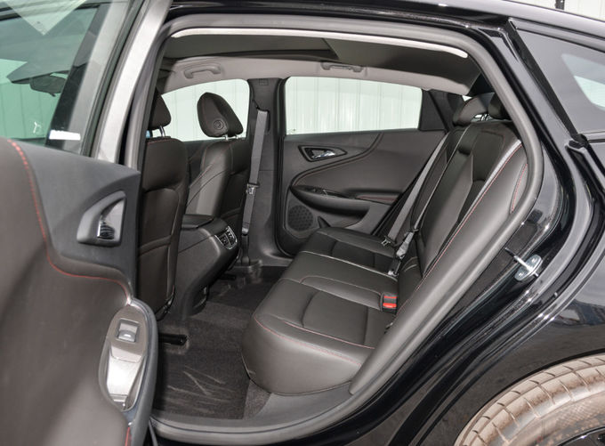 Benzin Chevrolet Malibu Sedan 5 zitplaatsen 2 wielen 4×2 6