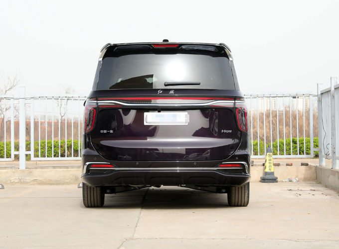 Zwarte Hongqi 7 zitplaatsen Minivan MPV High End Luxe Business Reception Car 3