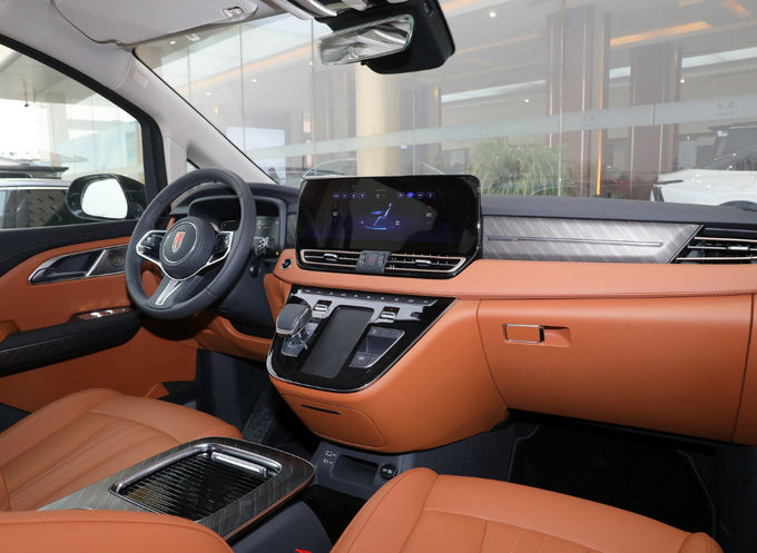 Zwarte Hongqi 7 zitplaatsen Minivan MPV High End Luxe Business Reception Car 6