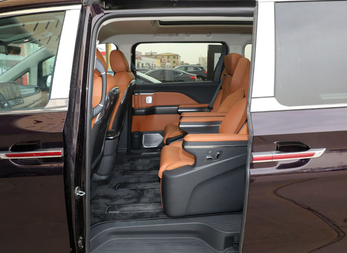 Zwarte Hongqi 7 zitplaatsen Minivan MPV High End Luxe Business Reception Car 9