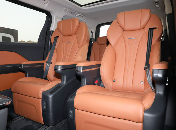 Zwarte Hongqi 7 zitplaatsen Minivan MPV High End Luxe Business Reception Car 12