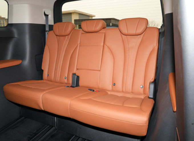 Zwarte Hongqi 7 zitplaatsen Minivan MPV High End Luxe Business Reception Car 11
