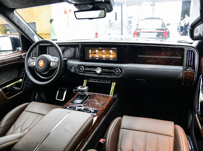 Hongqi S7 Groot luxe voertuig Auto 6 zitplaatsen 4 zitplaatsen SUV benzine 9