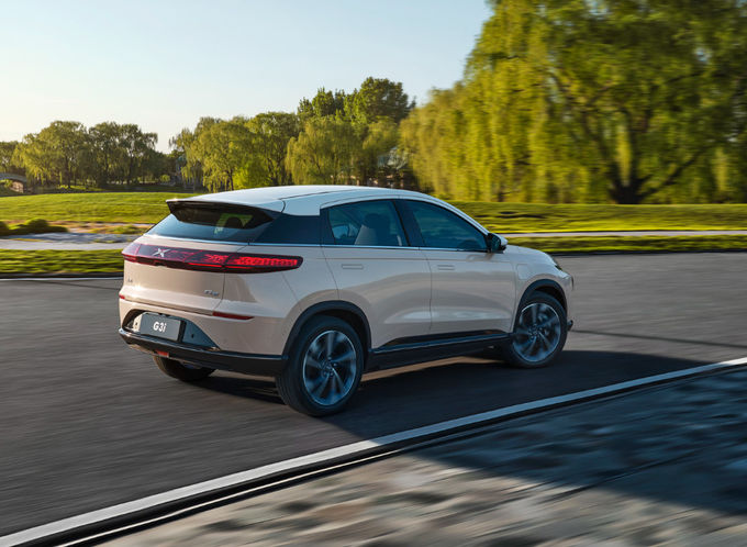 Xpeng G3 Suv Electric EV Car 5 zitplaatsen Tweewiel aandrijving 4×2 Wit Oranje 2