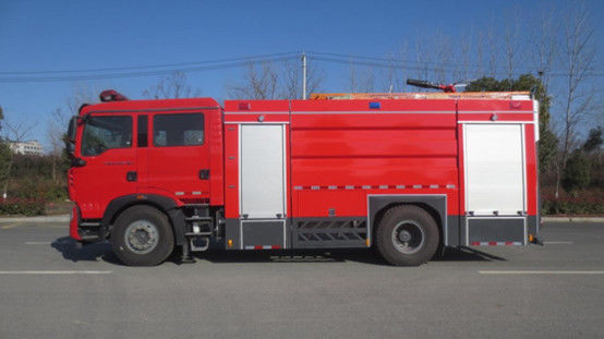 SINOTRUK 8000 liter water tank brandweerwagen 6 zitplaatsen achterste aandrijving diesel 4 × 2 handgeschakelde transmissie 1