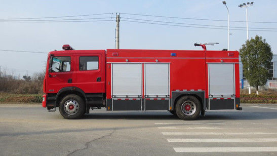 Dongfeng 8200 liter water tank brandweerwagen 2WD achterdrijving diesel 6 zitplaatsen 4×2 handgeschakelde transmissie 2