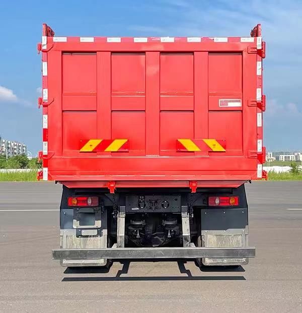 Vier assen Diesel 3 zitplaatsen Cargo Dump Truck 20M2 8,9 meter Achtersteun Handgeschakelde transmissie 8×4 1