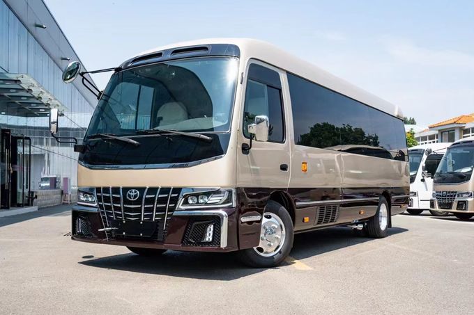 Toyota Coaster 12 zitplaatsen Toeristenbus Gasoline Achterrij 4×2 Handgeschakelde transmissie 1