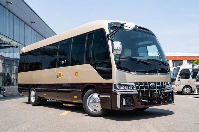 Toyota Coaster 12 zitplaatsen Toeristenbus Gasoline Achterrij 4×2 Handgeschakelde transmissie 0