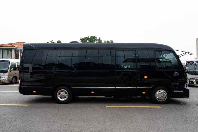 Toyota Coaster 7 zitplaatsen Coach Tour Bus Benzine Achterrij 4×2 Handgeschakelde transmissie 3