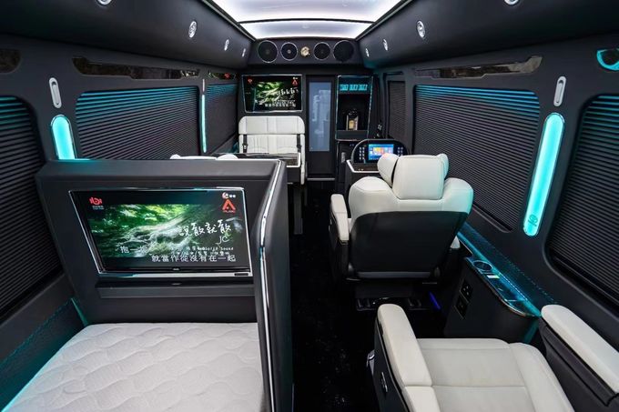 Toyota Coaster 7 zitplaatsen Coach Tour Bus Benzine Achterrij 4×2 Handgeschakelde transmissie 9