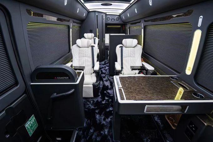 Toyota Coaster 7 zitplaatsen Coach Tour Bus Benzine Achterrij 4×2 Handgeschakelde transmissie 8