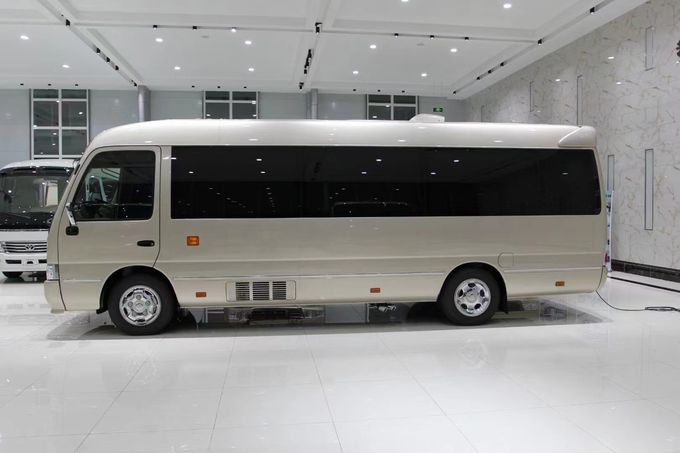 Toyota Coaster 8 zitplaatsen Toeristenbus Bedrijfsbus Receptie Bus Benzine Achterrij 4×2 Handleiding 1