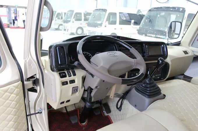 Toyota Coaster 8 zitplaatsen Toeristenbus Bedrijfsbus Receptie Bus Benzine Achterrij 4×2 Handleiding 3