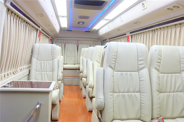 Jiangling 23 zitplaatsen diesel toeristenbus zakelijke receptie bus 4 × 2 handgeschakelde transmissie 7