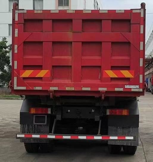 Dongfeng Liuqi 8.5M Drie-assige 3 zitplaatsen Achterwiel aandrijving Dump Truck Handgeschakelde transmissie 1